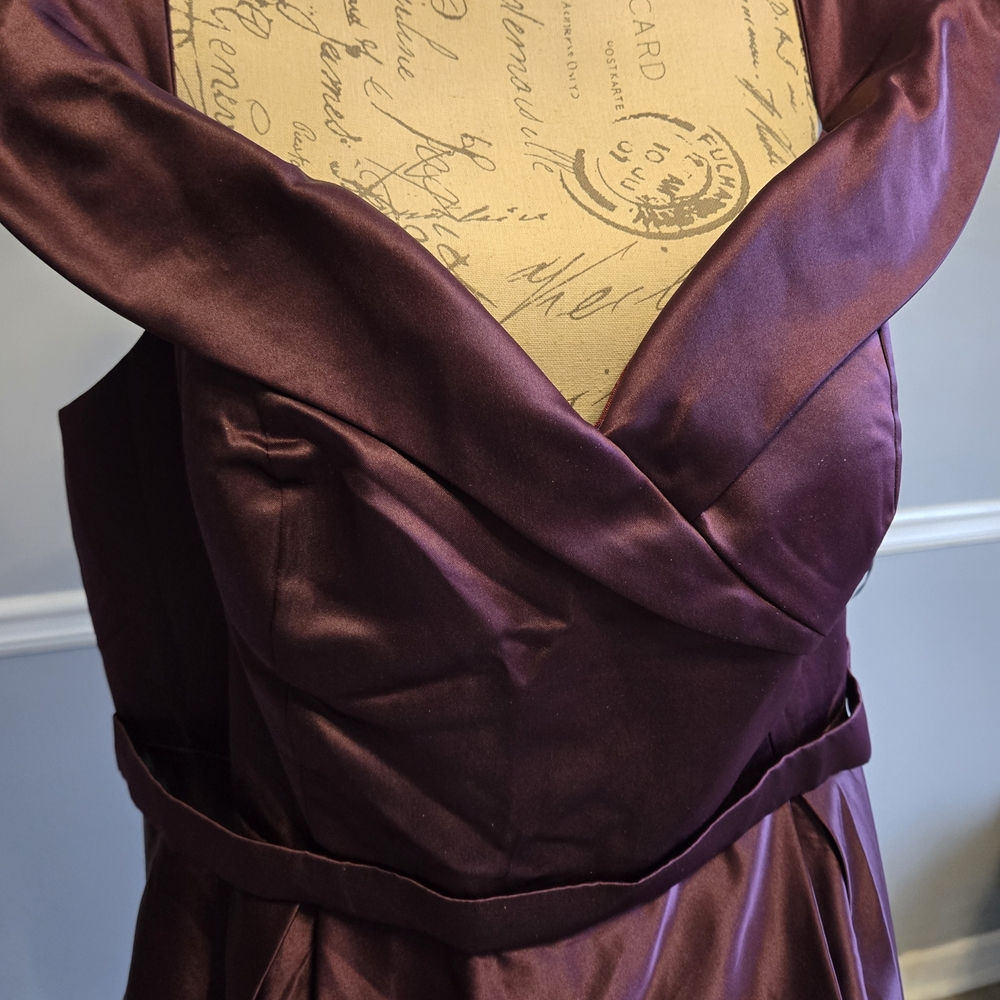 Elegant Purple Evening Gown - Picture 2 of 7